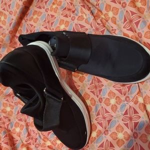 Nicole miller 1" heel stylin tennies